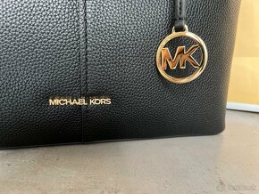 Krásna kožená kabelka značky Michael Kors - 5