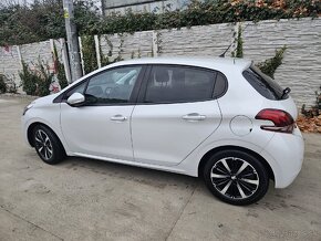 Peugeot 208  37.700km 2018 - 5