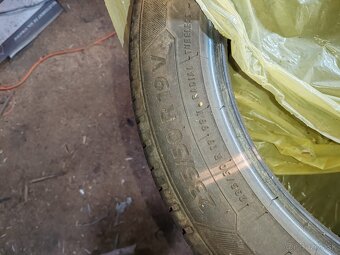 235/50R19v a 235/65R18 106V - 5