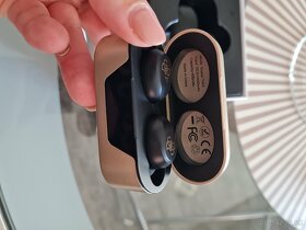 Guess true wireless bluetooth earbuds s nabíjacou stanicou - 5