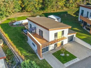 Luxusný RD, 2 garáže, vyhrievaný bazén, pozemok 921 m2 - 5