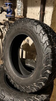 BF Goodrich 255/70r18 - 5