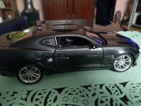 Predám Chevrolet Camaro 1:18  Maisto - 5