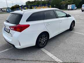 Toyota auris touting sport 2.0 diesel, 91kw / 6 M/T - 5