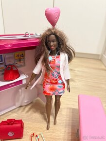 Barbie sanitka + dve originál Barbie - znížená cena - 5