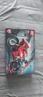 LEGO Technic Ducati Panigale V4 R 42107 - 5