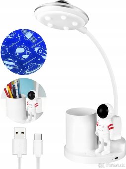 LED STOLNÁ LAMPA PRE DETI ORGANIZÁTOR PROJEKTOR ASTRONAUT 3V - 5