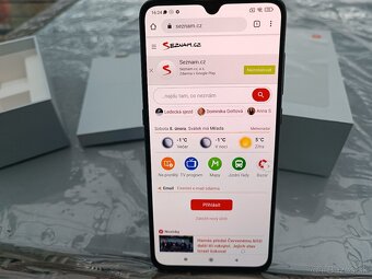 Mobilní telefon Xiaomi Mi 9 / 6GB RAM / 128GB Uložiště / - 5