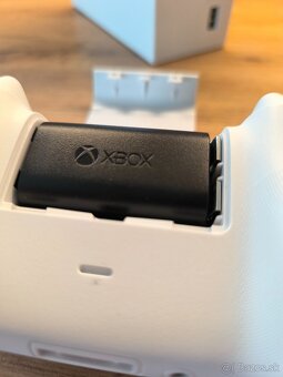 Xbox series S 512GB, ovládač + play & charge kit - 5