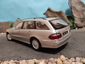 prodám model 1:18 mercedes benz E class combi - 5