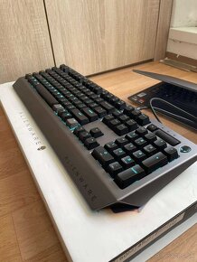 Dell Alienware Pro Gaming Keyboard (model AW768) - 5