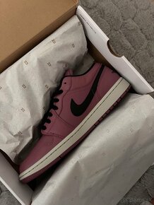 Nike Air Jordan 1 Low Mulberry - 5