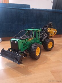 LEGO Technic 42157 Lesný traktor John Deere - 5