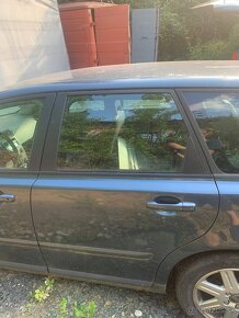 Rozpredám vozidlo Volvo v50 - 5