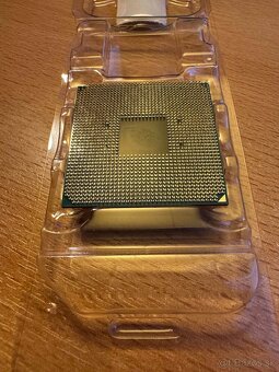 AMD Ryzen 5 2400G Vega 11 Graphics - 5