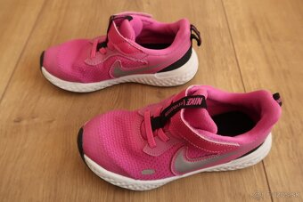 Dievčenské tenisky NIKE č. 29,5 (VL 18,8 cm) - 5