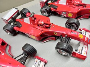 3x F1 FERRARI F2001 a F399 SCHUMACHER HOTWHEELS 1:18 - 5