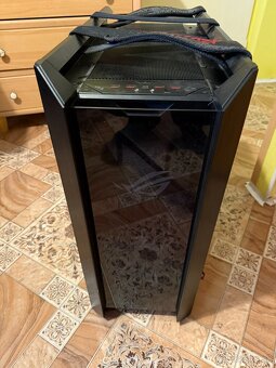 Asus ROG Strix Helios - 5