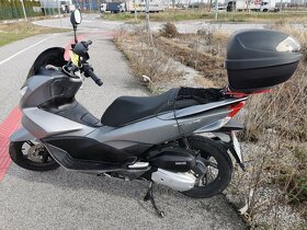 Honda pcx 2016 po servise za 2300€ zimná cena 1600€ - 5