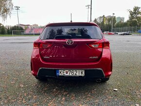 Toyota Auris 1.6 - 5