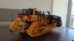 LEGO Buldozér Cat® D11 ovládaný aplikáciou 42131 - 5