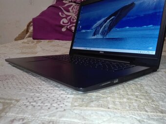 Dell. Intel i5. 17,3 HD+. 256 GB SSD.8GB. nVidia 2+4GB. - 5