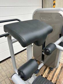 Technogym Element+ Glute (stroj na zadok) - 5