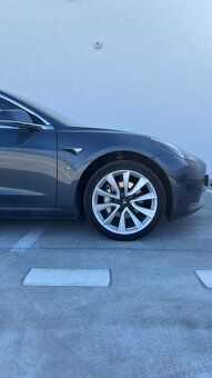 Tesla model 3 Standard Range+ - 5