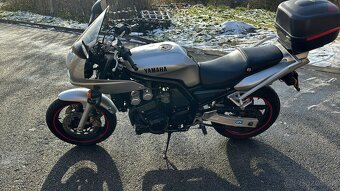 Yamaha FZ400 - 5