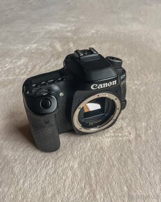 Zrkadlovka Canon EOS 80D plus objektívy a príslušenstvo - 5