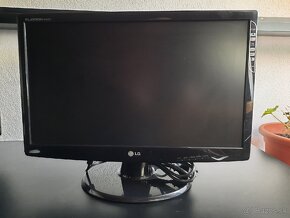 LG Flatron 22" full HD monitor - 5