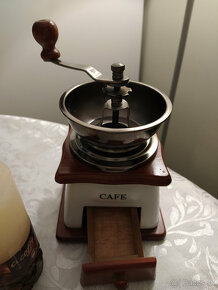 NOVÝ ručný kávový mlynček (osobný odber) - 5