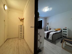 Na predaj: CENTRUM velkometrážny 2 iz.byt + 2x balkon, šatní - 5