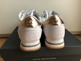 Predám FEMININE TOMMY MONOGRAM SNEAKER - 5