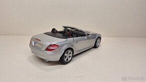 1:18 MERCEDES-BENZ SLK 2004 - 5