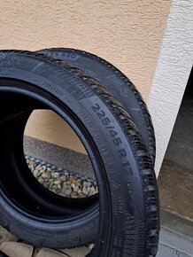 Predám zimné pneumatiky Continental  225/45R17 - 5