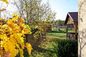 Dvojpodlažný rodinný dom na veľkom pozemku v obci Boleráz - 5