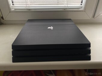 PlayStation 4 Pro + hry + 2 ovládače + HP monitor 23,8” - 5