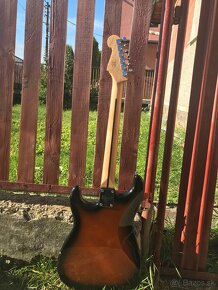 Squier Starocaster by Fender - 5