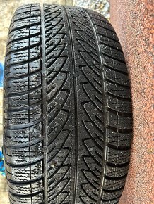 2x Zimne Goodyear Ultragrip 225/40 r18 - 5