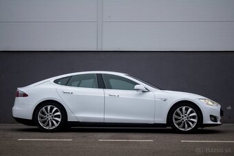 Tesla Model S 85D - 5