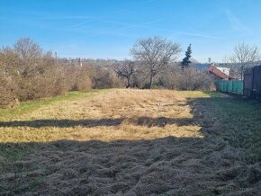 CENTRUM - Veľký Lapáš - dva pozemky - 1000m2 - 5