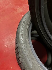 Zimne pneu 245/45 R20 - 5