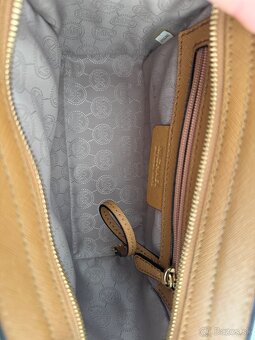 Michael Kors kožená crossbody kabelka - 5