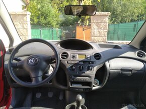 Toyota Yaris 2004 - 5