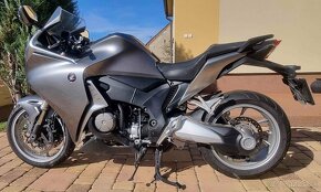 Predám HONDA VFR 1200 F - 5