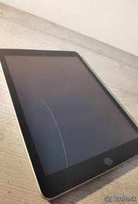 9.7" tablet Apple iPad 5 gen / 128GB Cell prasklinka - 5