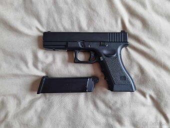 Predám Airsoft Zbraň Glock R18 - 5