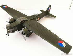 Predám AERO MB-200, plastikový model, mierka 1/72 - 5