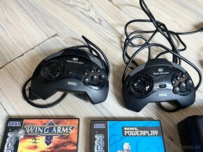 Konzola Sega Saturn + 2 hry.  2 ovládače, zdrojový kábel, hr - 5